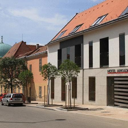 Hotel Arkadia Pécs Zewnętrze zdjęcie