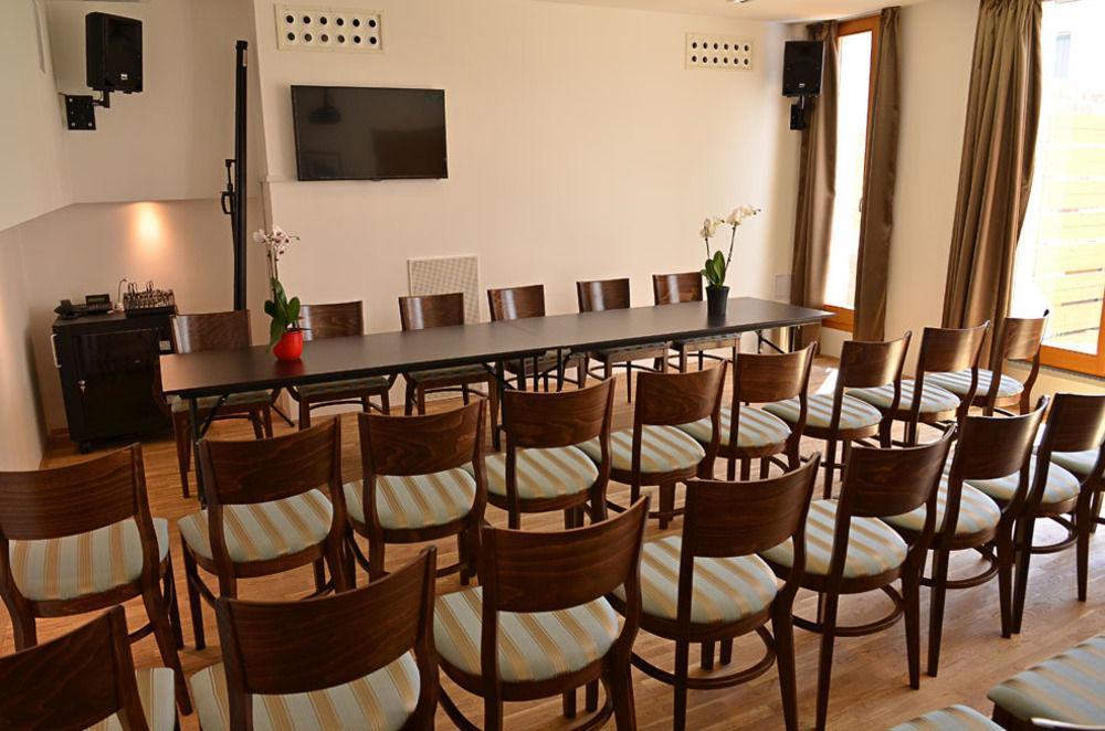 Hotel Arkadia Pécs Zewnętrze zdjęcie