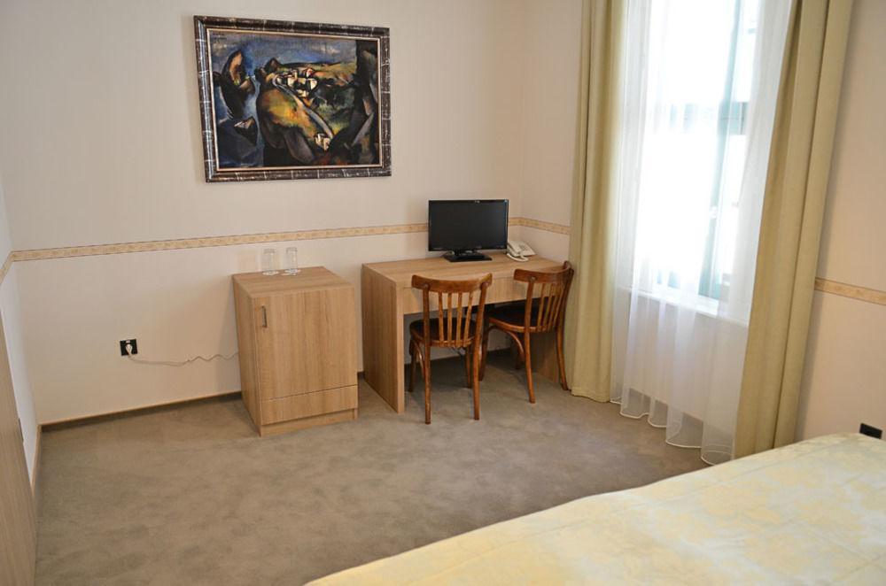 Hotel Arkadia Pécs Zewnętrze zdjęcie